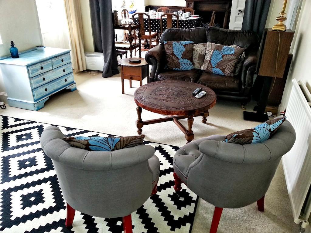 Rosemead Guest House Claygate Esterno foto