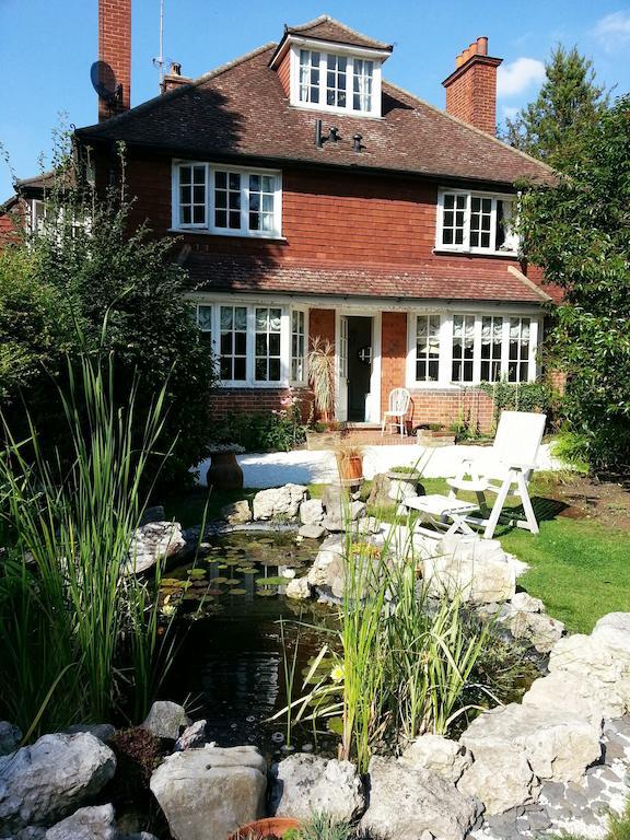 Rosemead Guest House Claygate Esterno foto