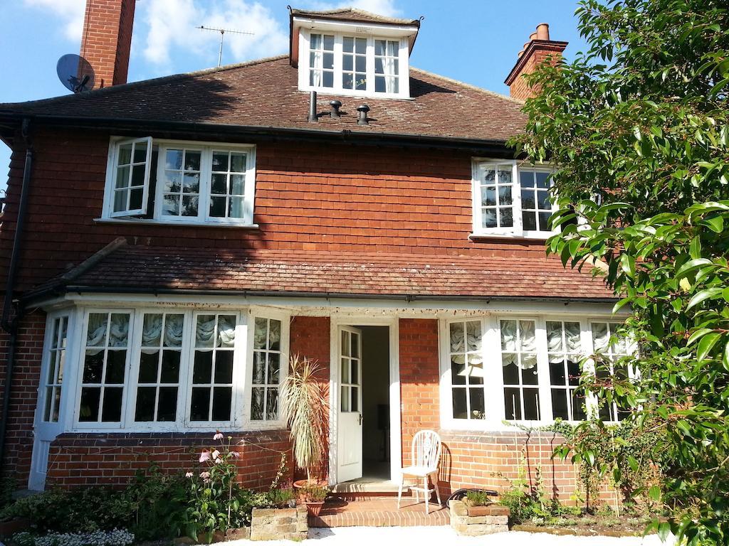 Rosemead Guest House Claygate Esterno foto