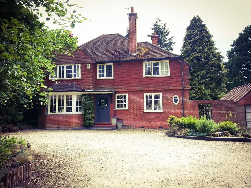 Rosemead Guest House Claygate Esterno foto
