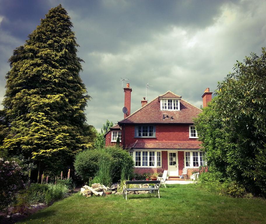 Rosemead Guest House Claygate Esterno foto
