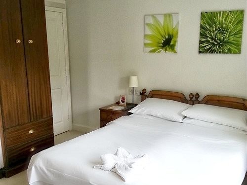 Rosemead Guest House Claygate Esterno foto