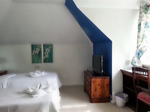Rosemead Guest House Claygate Esterno foto