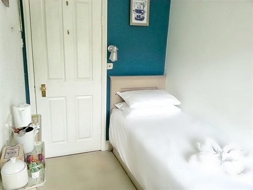 Rosemead Guest House Claygate Esterno foto
