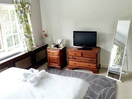 Rosemead Guest House Claygate Esterno foto