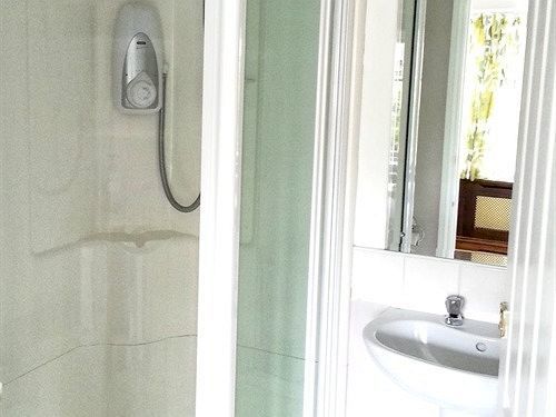 Rosemead Guest House Claygate Esterno foto
