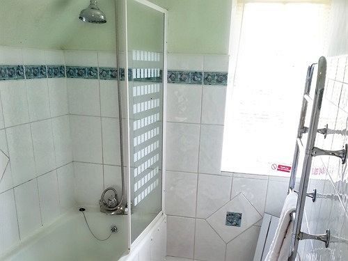 Rosemead Guest House Claygate Esterno foto